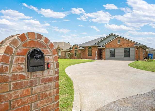 Property at 104 E C Ave, Cache, OK 73527, 3 beds, 2 baths