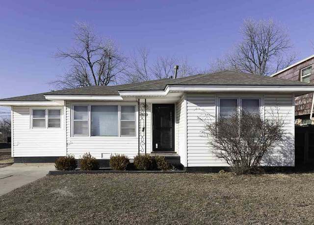 Property at 1909 SW B Ave, Lawton, OK 73505, 3 beds, 2 baths