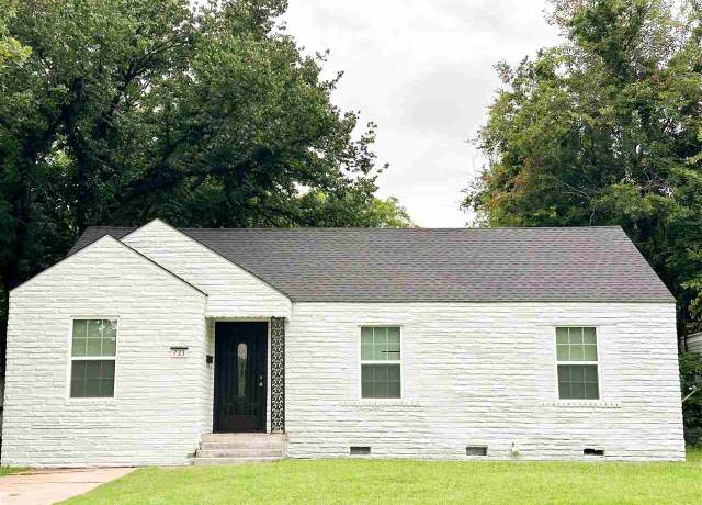 Property at 721 NW 17th St, Lawton, OK 73507, 3 beds, 2 baths