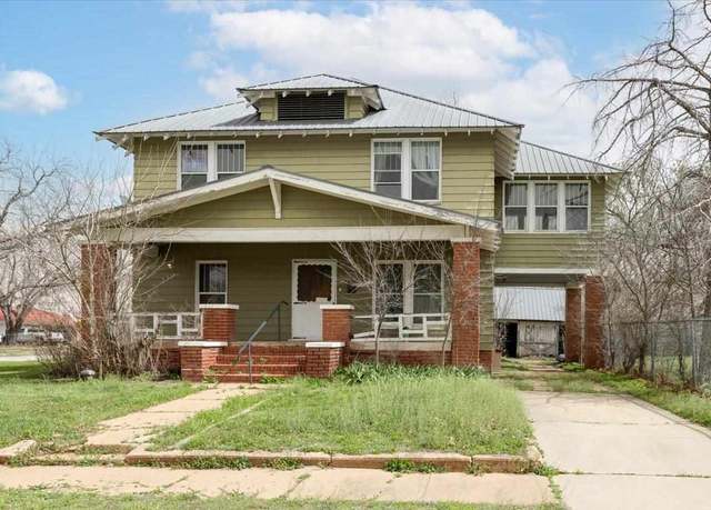 Property at 321 N 3rd St, Walters, OK, 4 beds, 3 baths