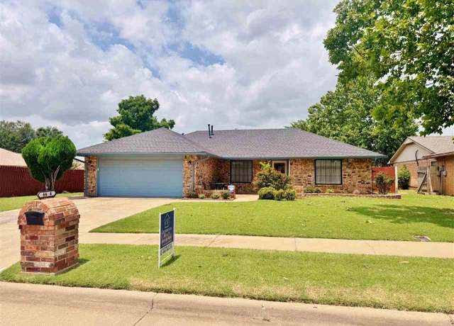 Property at 4604 NE Euclid Ave, Lawton, OK 73507, 3 beds, 2 baths