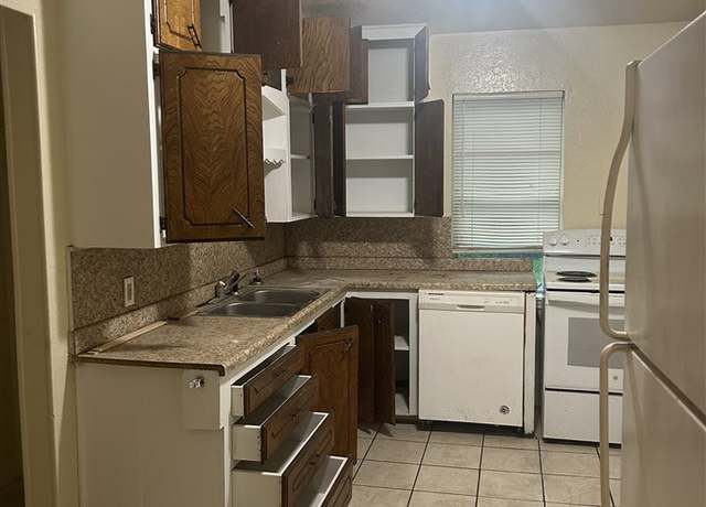 Property at 2320 SW E Ave, Lawton, OK 73505, 3 beds, 1 bath