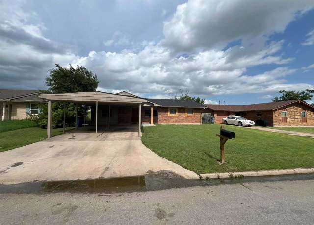 Property at 216 SE Coachman Dr, Lawton, OK 73501, 4 beds, 2 baths