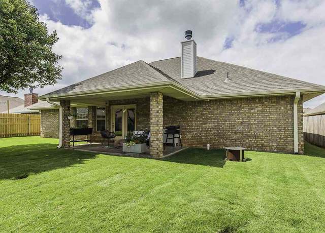 Property at 3607 NE Fieldcrest Dr, Lawton, OK 73507, 3 beds, 2 baths