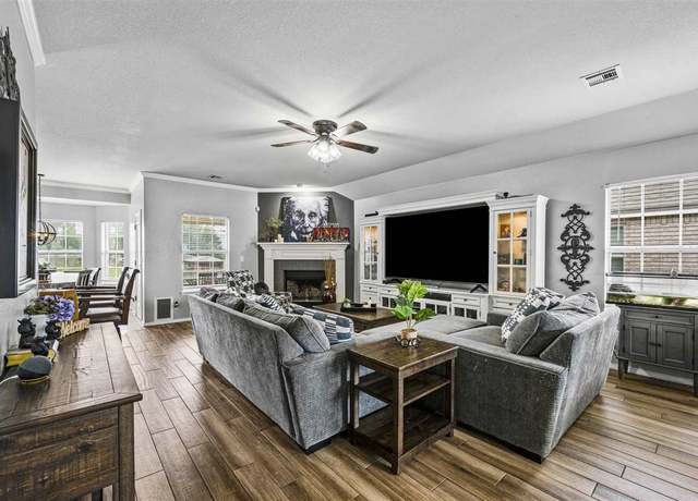 Property at 4336 S 197th East Ave, Broken Arrow, OK, 4 beds, 2 baths