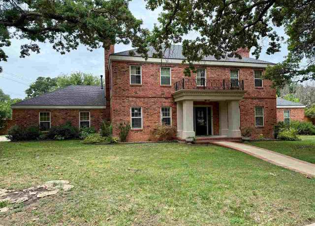 Property at 2518 Wildwood Pl, Duncan, OK 73533, 3 beds, 2.5 baths