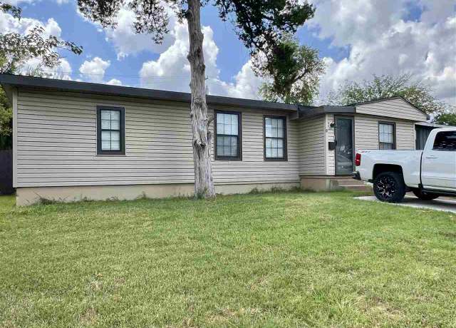 Property at 10 NW 40th St, Lawton, OK 73505, 3 beds, 1 bath