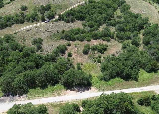 Property at 136 Merry Circle Dr, Medicine Park, OK 73557