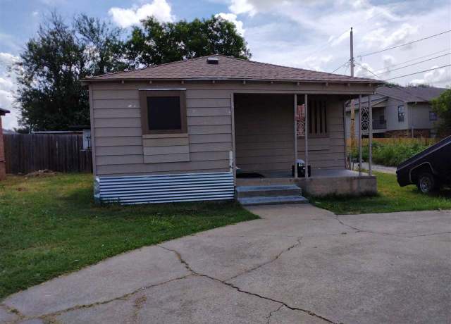 Property at 302 SW 20th, Lawton, OK 73501, 4 beds, 3 baths