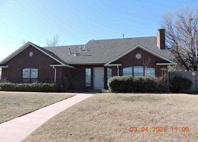 Property at 706 NW Micklegate Blvd, Lawton, OK 73505, 3 beds, 2.5 baths