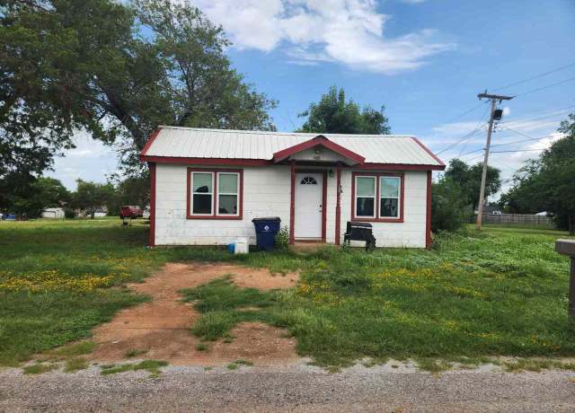 Property at 304 S 2nd St, Cache, OK 73527, 1 bed, 1 bath