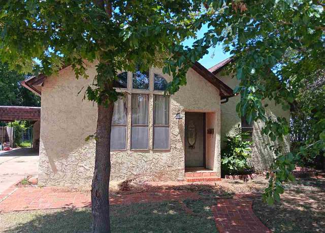 Property at 1129 NW Maple Ave, Lawton, OK 73507, 4 beds, 3 baths
