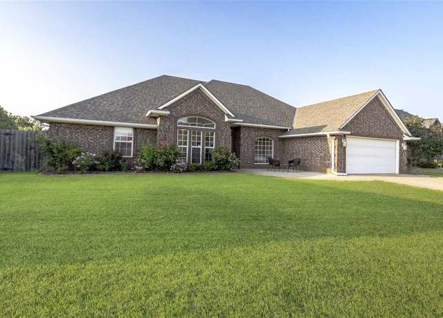 Property at 3116 NE Mayflower Ave, Lawton, OK 73507, 4 beds, 2 baths