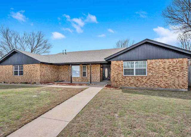 Property at 7202 NW Willow Creek Dr, Lawton, OK 73505, 4 beds, 3 baths