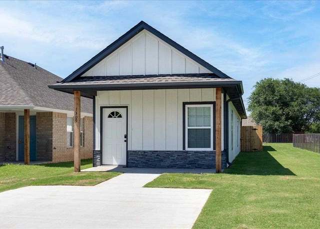 Property at 1309 SW Oklahoma Ave, Lawton, OK, 2 beds, 1 bath