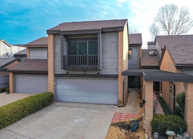 Property at 417 NW Chimney Creek Dr, Lawton, OK 73505, 2 beds, 2.5 baths