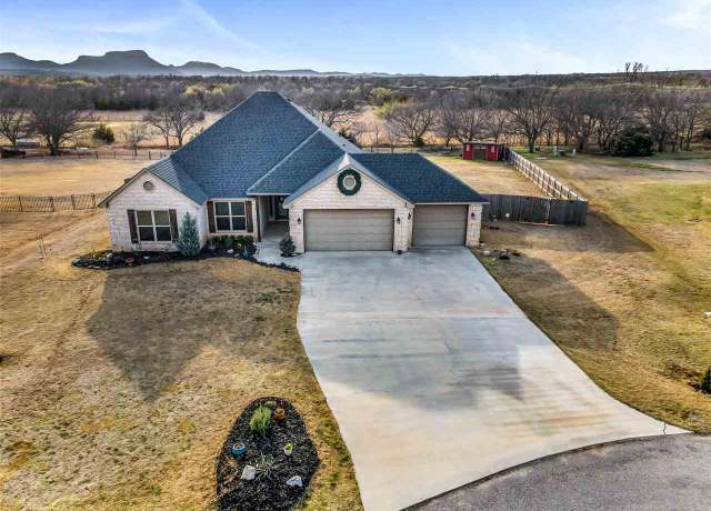 Property at 1301 Poko Mountain Ln, Lawton, OK 73507, 5 beds, 3 baths