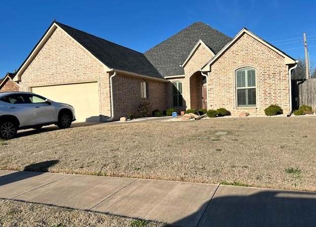Property at 704 NW Blackstone Trl, Lawton, OK 73505, 3 beds, 2 baths