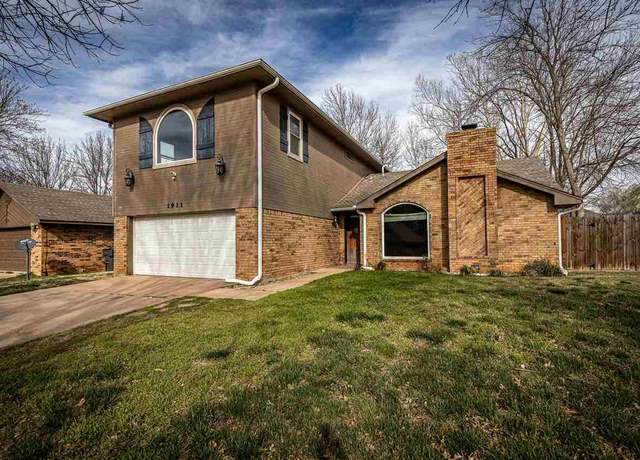 Property at 1911 NE 35th St, Lawton, OK 73507, 4 beds, 3 baths