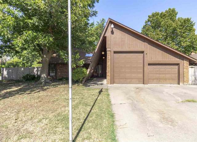 Property at 2302 NW Ivanhoe Pl, Lawton, OK 73505, 2 beds, 2 baths
