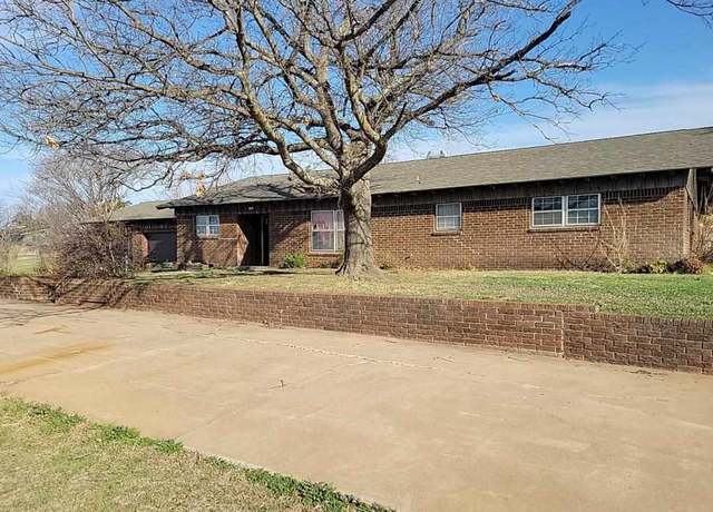 Property at 2 NW 36th St, Lawton, OK 73505, 3 beds, 2.5 baths