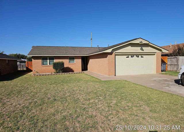 Property at 803 SE Caber Cir, Lawton, OK 73501, 3 beds, 2 baths