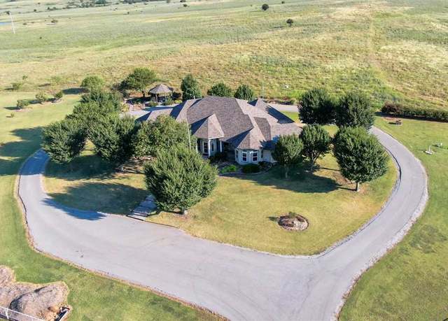 Property at 9910 E Gore Blvd, Lawton, OK 73501, 2 beds, 2.5 baths