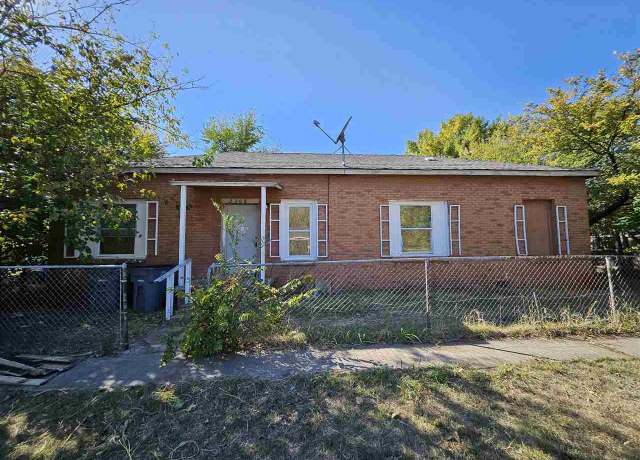 Property at 2208 NW 14th St, Lawton, OK 73507, 4 beds, 2 baths