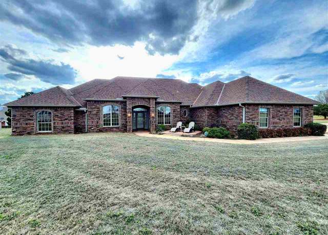 Property at 2 NW Burr Oak Dr, Lawton, OK 73507, 4 beds, 2.5 baths
