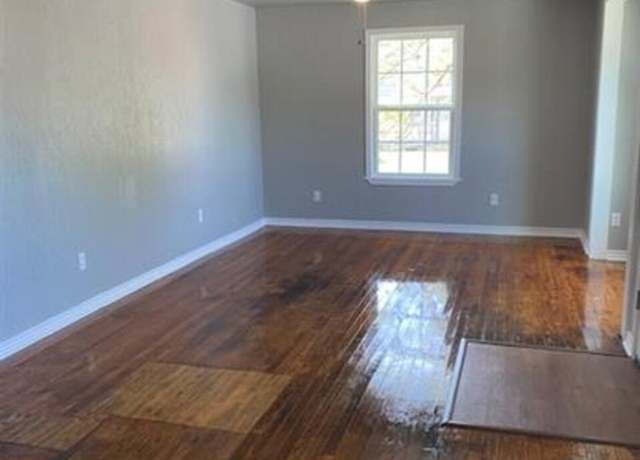 Property at 1714 NW Euclid Ave, Lawton, OK 73507, 2 beds, 1 bath