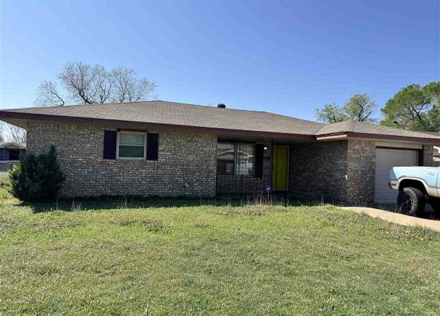 Property at 810 W E Ave, Cache, OK, 3 beds, 2 baths