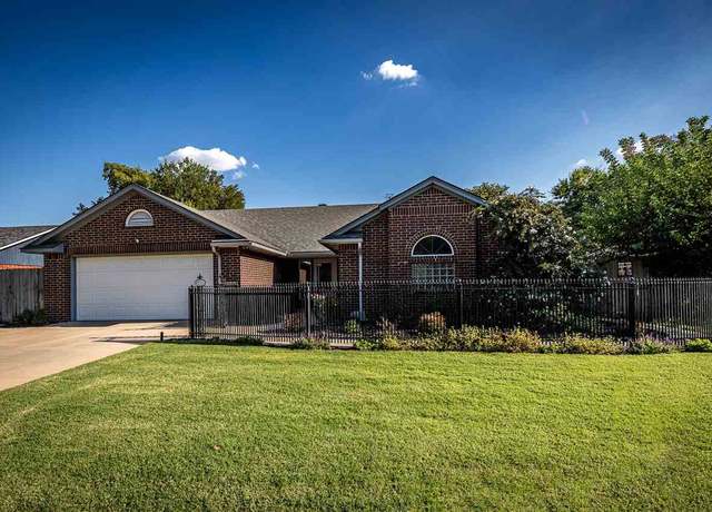 Property at 2507 NE Heritage Creek Dr, Lawton, OK 73507, 2 beds, 2 baths