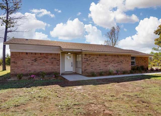 Property at 367 Vail Mountain Dr, Lawton, OK 73507, 3 beds, 2 baths