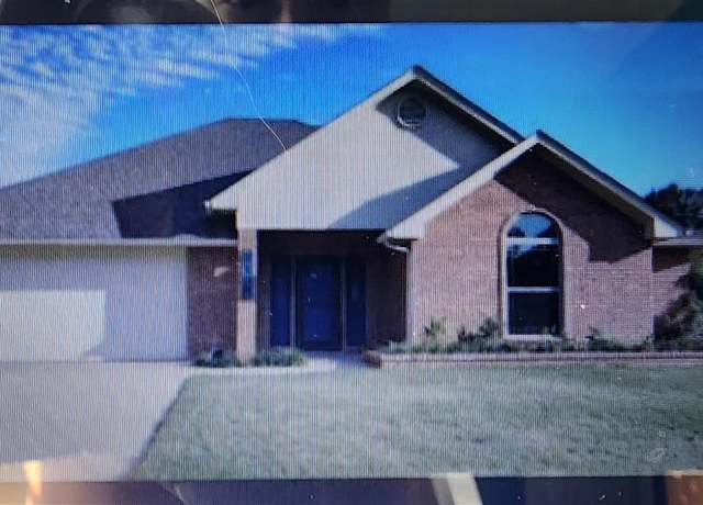 Property at 3109 NE Colonial Dr, Lawton, OK 73507, 3 beds, 2 baths