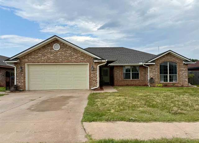 Property at 1508 SE Pinewood Dr, Lawton, OK 73501, 3 beds, 2 baths