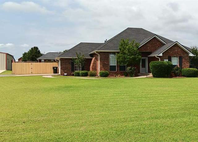 Property at 330 Gayle St, Ardmore, OK 73401, 3 beds, 2 baths