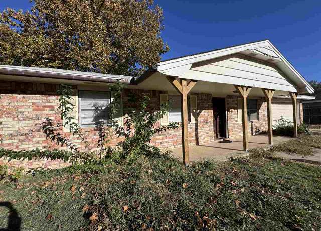 Property at 5567 NW Eisenhower Dr, Lawton, OK, 3 beds, 2 baths