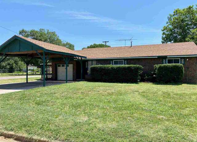 Property at 320 N C, Duncan, OK 73533, 3 beds, 2 baths