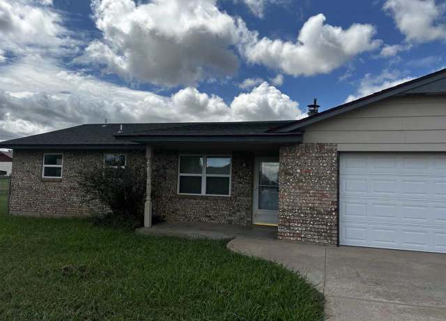Property at 302 Osage Ave, Geronimo, OK 73543, 3 beds, 2 baths
