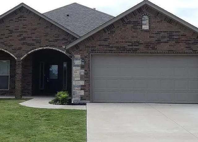 Property at 7704 SW Franks Ct, Lawton, OK, 3 beds, 2 baths
