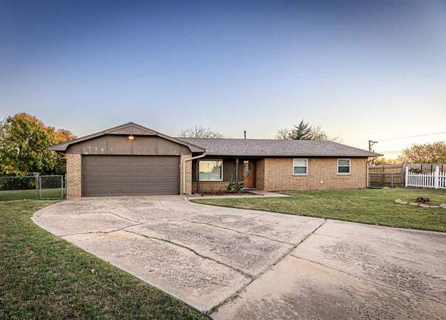 Property at 1722 NW Crosby Park Blvd, Lawton, OK 73505, 3 beds, 2 baths