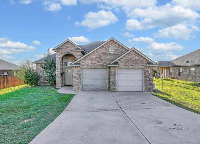 Property at 311 SE Camelot Dr, Lawton, OK 73501, 3 beds, 2.5 baths