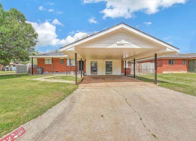 Property at 402 NW 55th St, Lawton, OK 73505, 3 beds, 1.5 baths