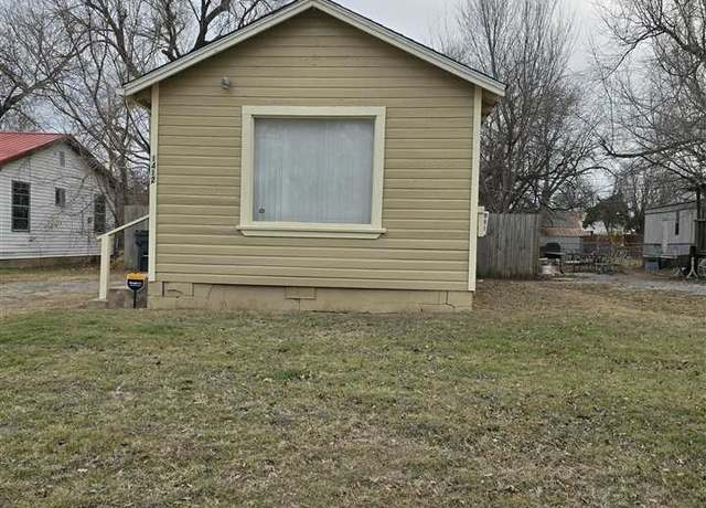 Property at 1412 NW Kingsbury Ave, Lawton, OK 73507, 1 bed, 1 bath