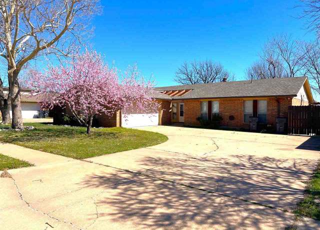 Property at 4833 NE Winfield Cir, Lawton, OK 73507, 3 beds, 2 baths