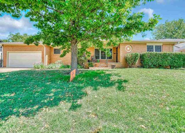 Property at 805 NW Parkview Blvd, Lawton, OK 73507, 2 beds, 2 baths