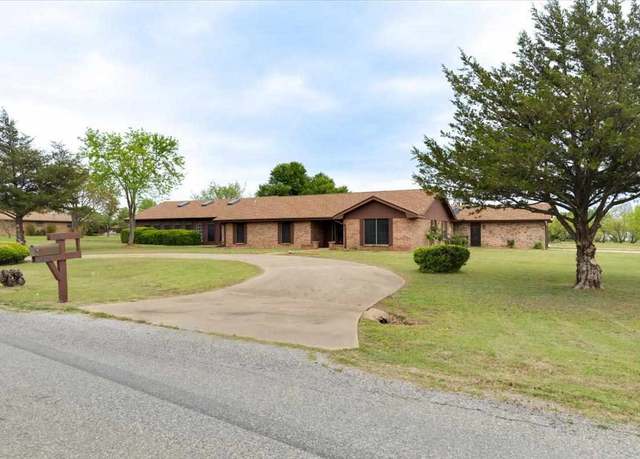 Property at 306 Curts Dr, Lawton, OK 73507, 3 beds, 2.5 baths
