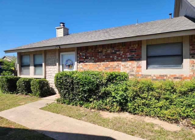 Property at 68101 NW Willow Springs Dr, Lawton, OK 73505, 2 beds, 1 bath