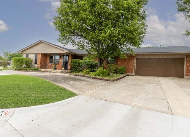 Property at 4047 SE Bedford Dr, Lawton, OK 73501, 3 beds, 2 baths