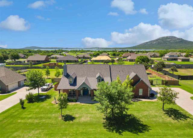 Property at 1123 Mount Pinchot, Lawton, OK 73507, 3 beds, 2.5 baths